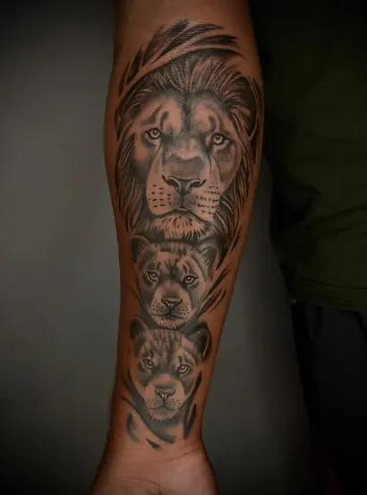 Tatuagem em preto e cinza